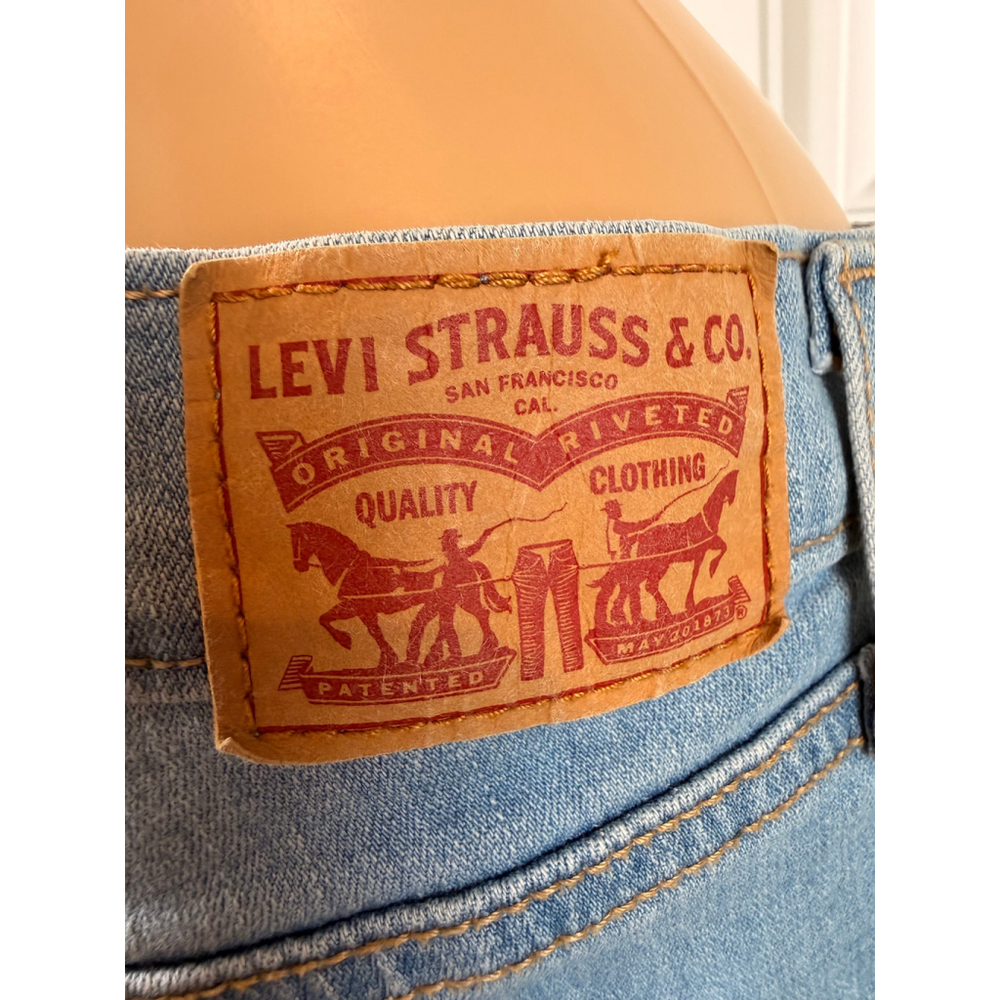 Women's Levi's Light Blue Mid Length Jean Shorts Sz 32 Normcore Y2K 90s inspired - Picture 12 of 16